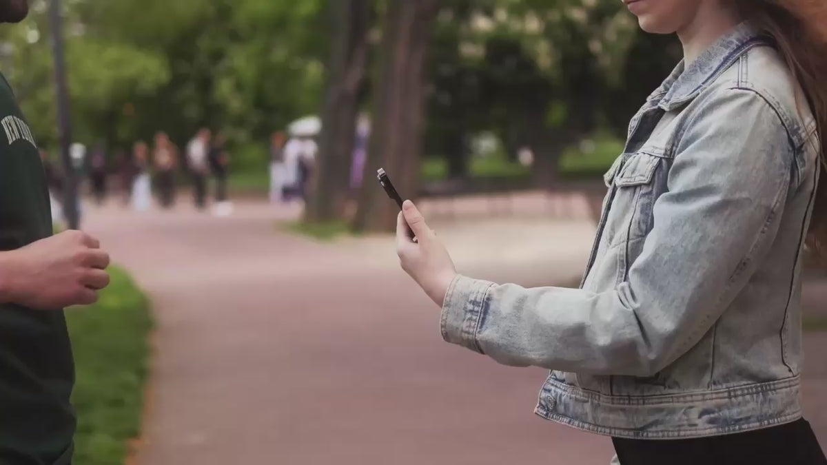 WaveTag Černá vizitka z kovu s vlastním designem